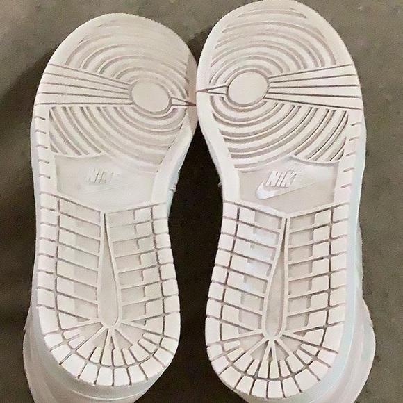 NIKE AIR JORDAN  1 Retro 555088 -801. Men’s US 9.5 - Picture 8 of 9